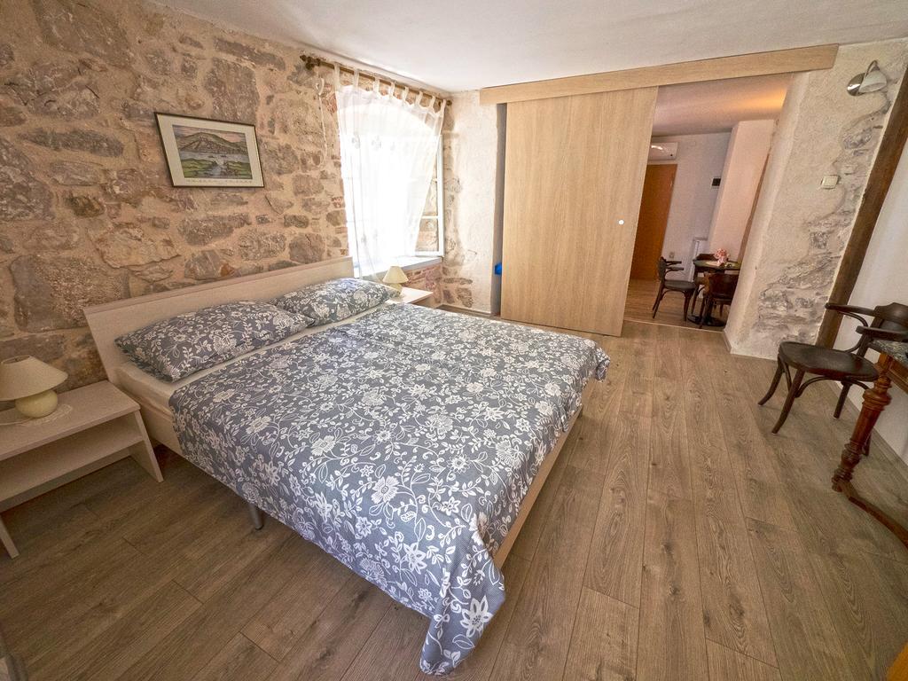 Guesthouse Merla شيبينيك الغرفة الصورة